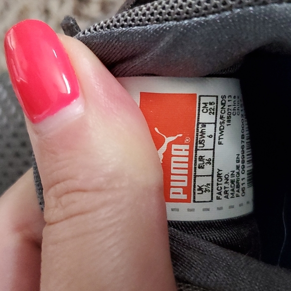 Women's Puma running shoe - Picture 3 of 3